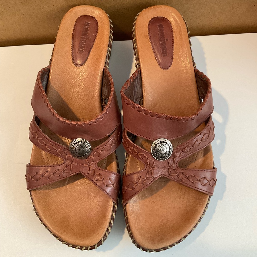 Minnetonka Women Brown Leather Slip On Wedge Sandals EUC